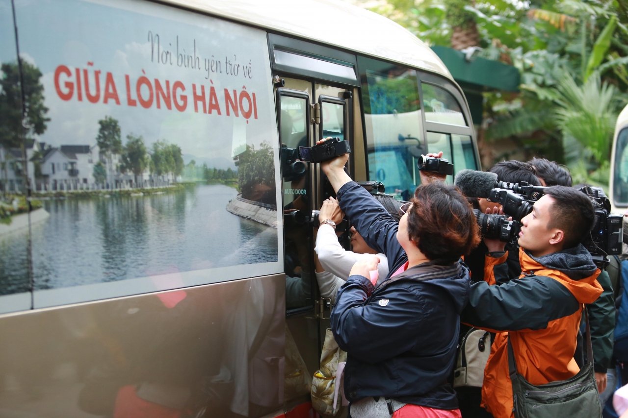 doan-nhan-vien-an-ninh-trieu-tien-ve-khach-san-melia-o-ha-noi