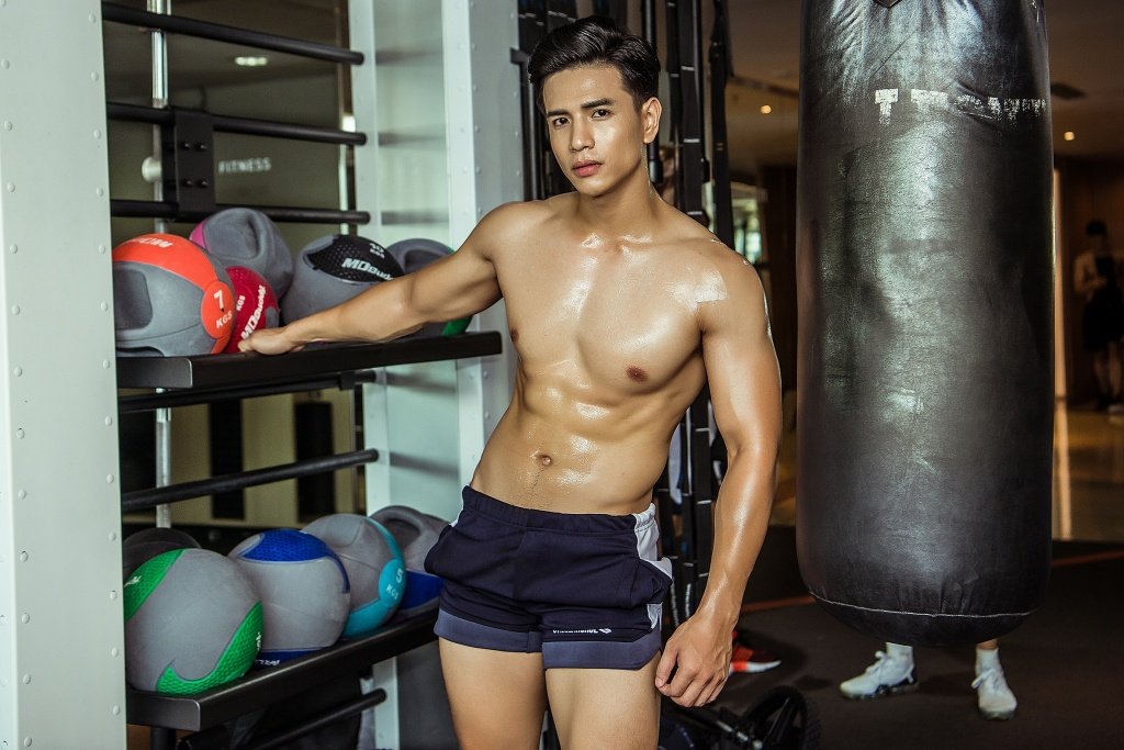 ngam-nhin-body-sau-mui-dep-nhu-tac-cua-nam-than-vua-dang-quang-nam-vuong-quoc-te-lan-thu-13
