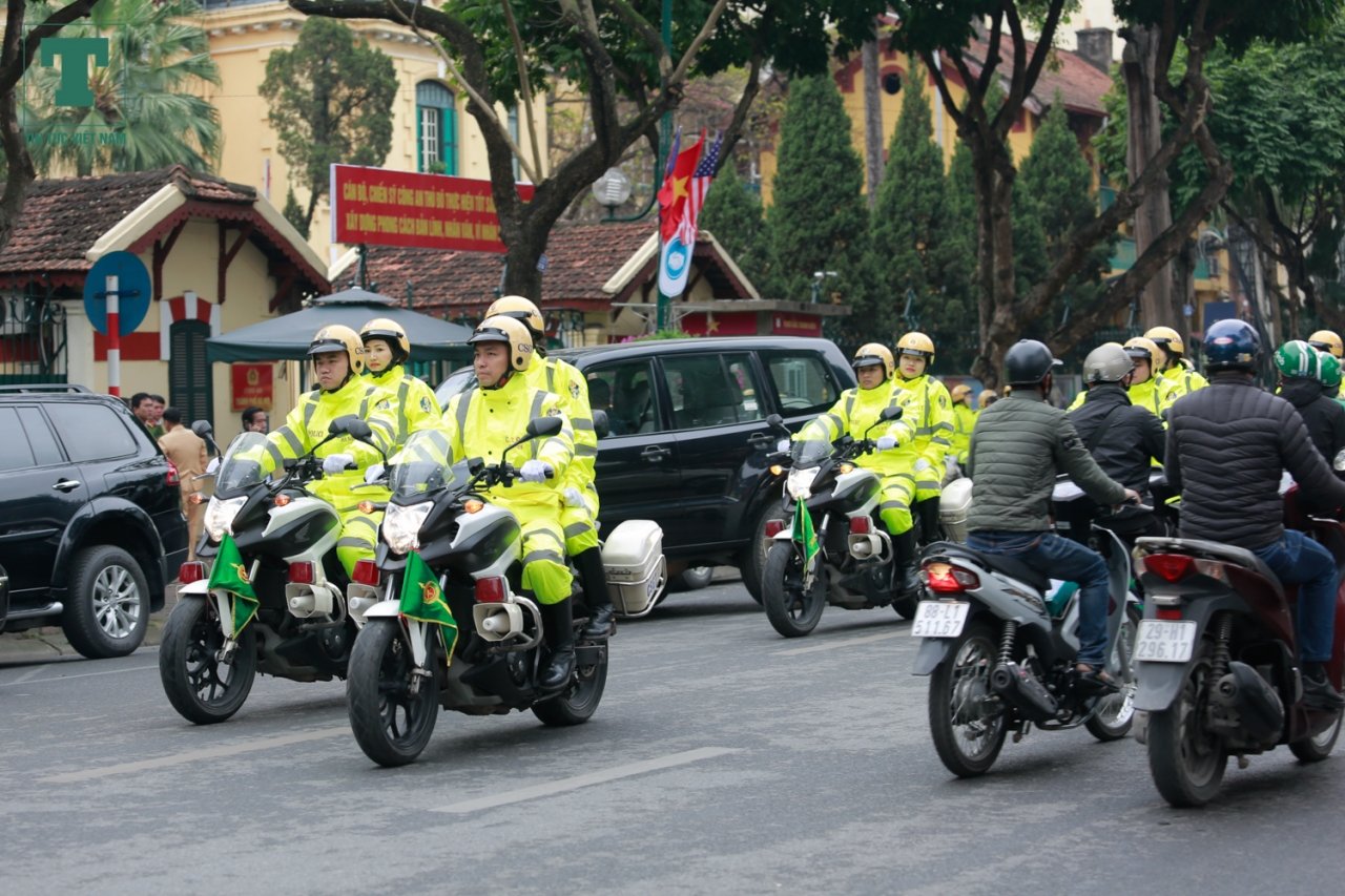 cong-an-thanh-pho-ha-noi-tung-xe-boc-thep-bao-ve-thuong-dinh-my-trieu