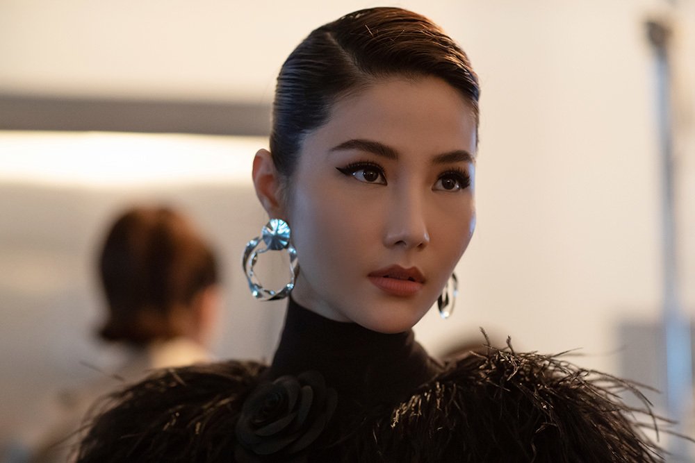 Diễm My 9X: Chân dài đã thông minh hơn và đại gia cũng vậy