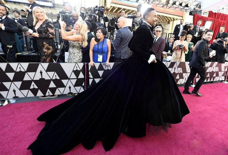 dien-chiec-dam-nhung-do-so-nam-dien-vien-nay-chiem-spotlight-tren-tham-do-oscar-2019