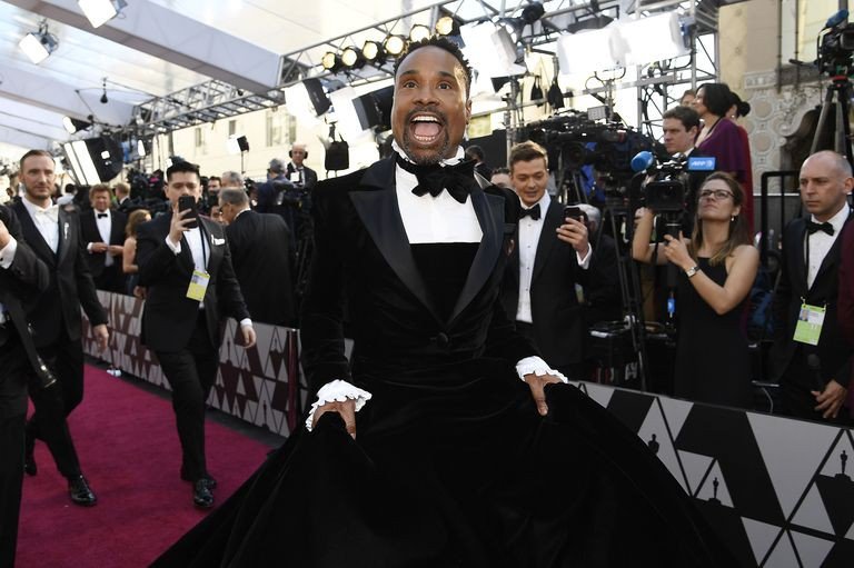 dien-chiec-dam-nhung-do-so-nam-dien-vien-nay-chiem-spotlight-tren-tham-do-oscar-2019
