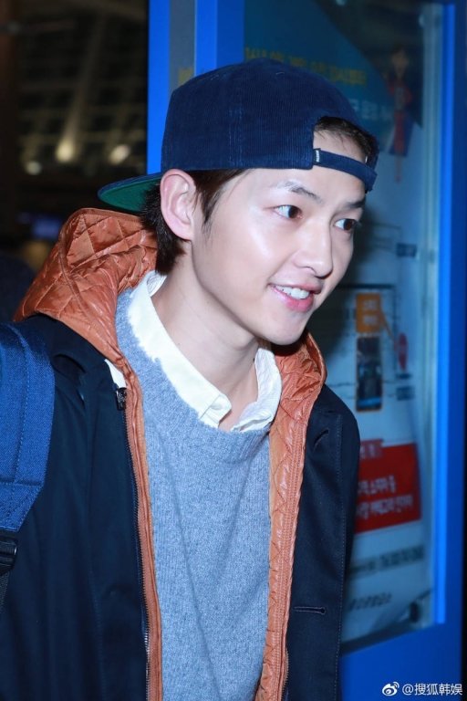 song-joong-ki-xuat-hien-rang-ro-giua-tin-don-ly-hon-nhung-diem-nay-moi-khien-moi-nguoi-chu-y