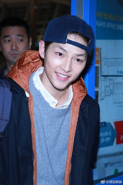 song-joong-ki-xuat-hien-rang-ro-giua-tin-don-ly-hon-nhung-diem-nay-moi-khien-moi-nguoi-chu-y