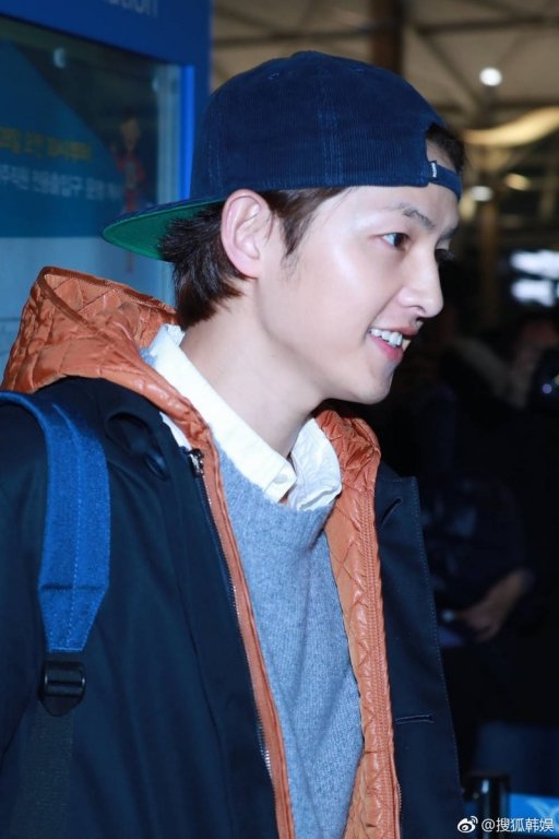 song-joong-ki-xuat-hien-rang-ro-giua-tin-don-ly-hon-nhung-diem-nay-moi-khien-moi-nguoi-chu-y