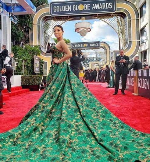 Thân hình bốc lửa của nữ MC gốc Việt dẫn hậu trường Oscar 2019