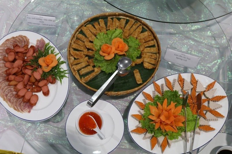 bua-trua-5-sao-danh-cho-phong-vien-quoc-te-dua-tin-hoi-nghi-thuong-dinh-my-trieu-tai-imc