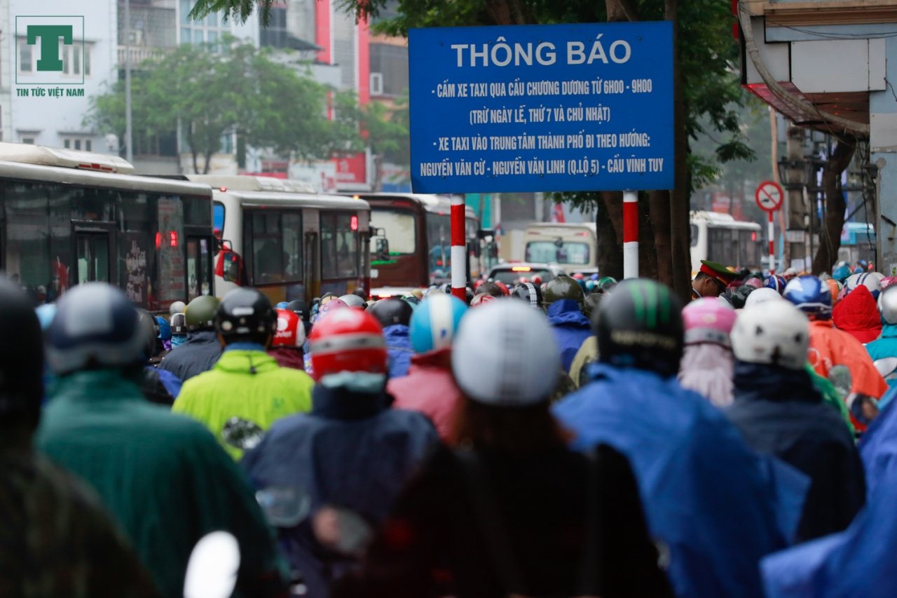 cau-chuong-duong-tac-kinh-hoang-truoc-gio-cam-luu-thong-phuc-vu-thuong-dinh-my-trieu