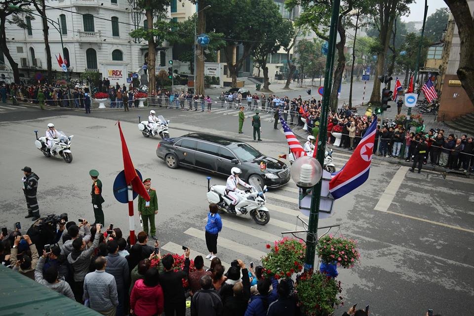 doan-xe-cho-chu-tich-trieu-tien-kim-jong-un-duoc-xe-boc-thep-ho-tong