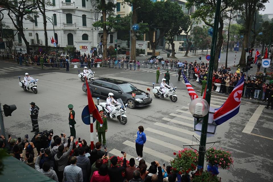 doan-xe-cho-chu-tich-trieu-tien-kim-jong-un-duoc-xe-boc-thep-ho-tong