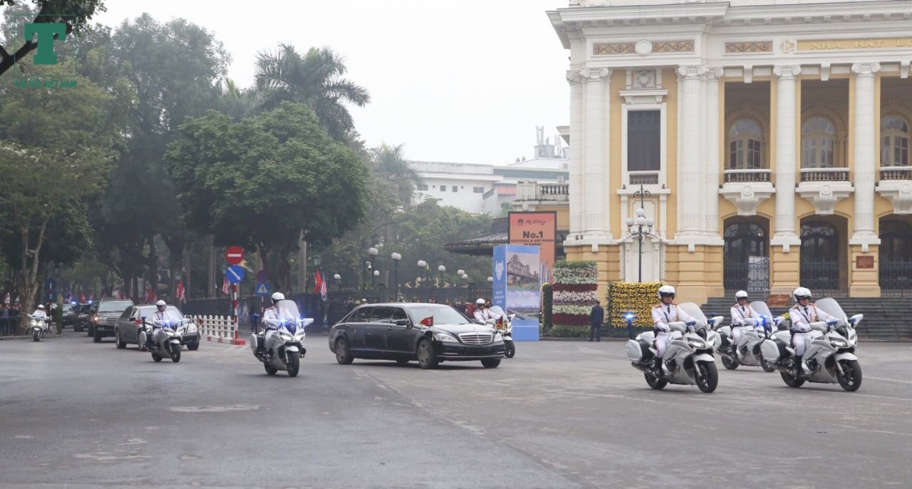 doan-xe-dua-chu-tich-kim-jong-un-tien-vao-ha-noi