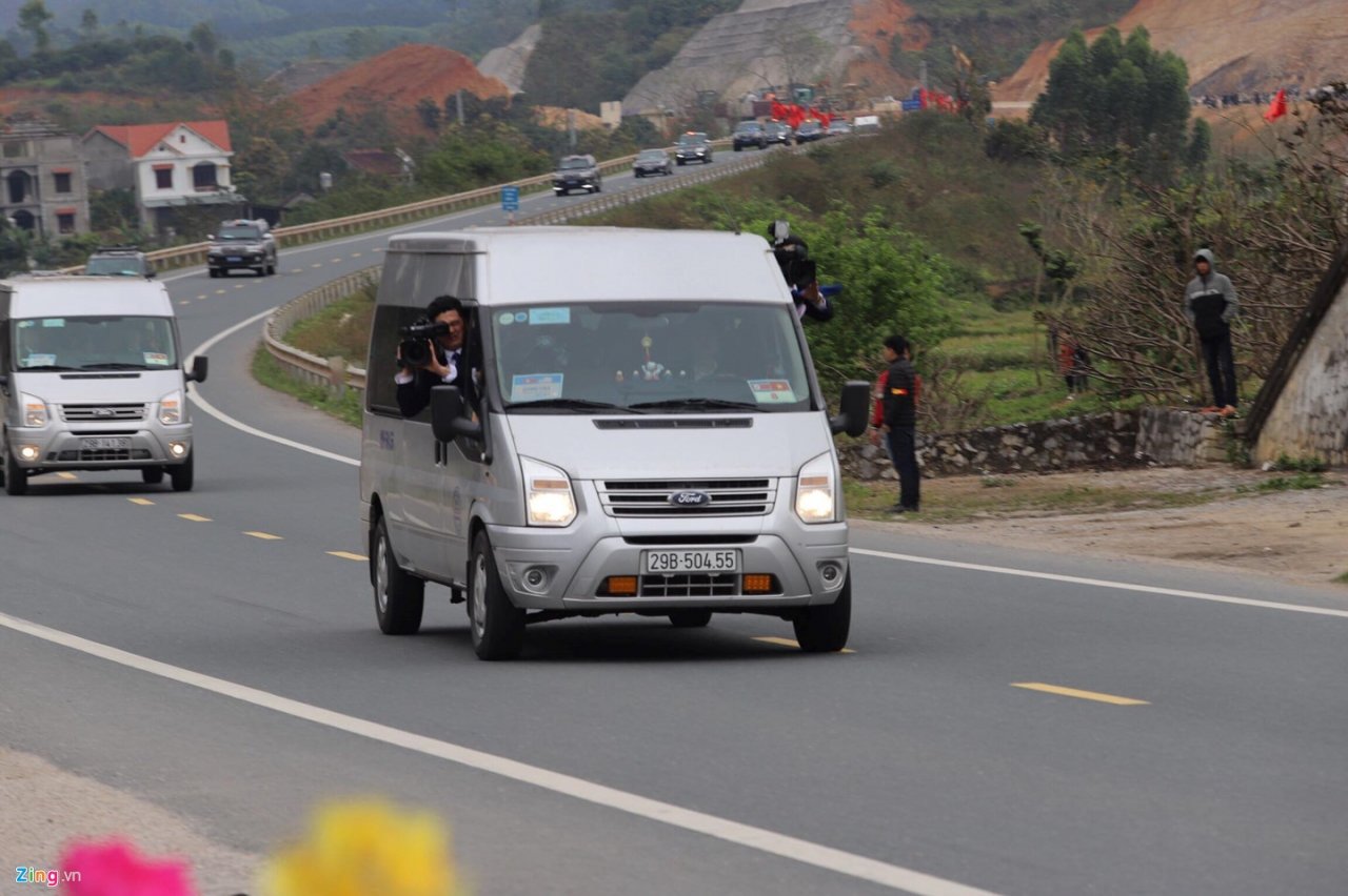 doi-hinh-xe-ho-tong-ong-kim-jong-un-ve-ha-noi-van-hanh-the-nao