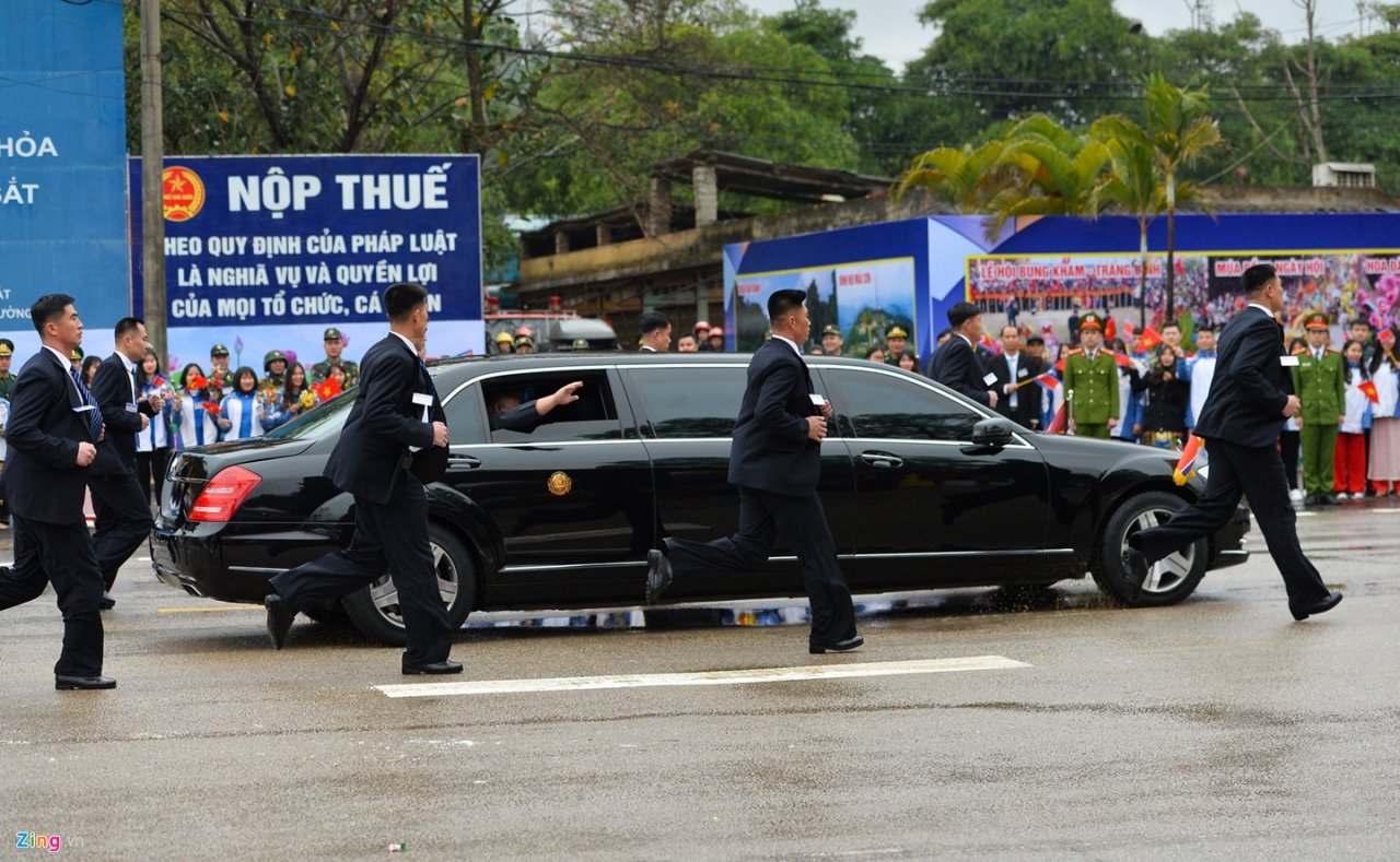 doi-hinh-xe-ho-tong-ong-kim-jong-un-ve-ha-noi-van-hanh-the-nao