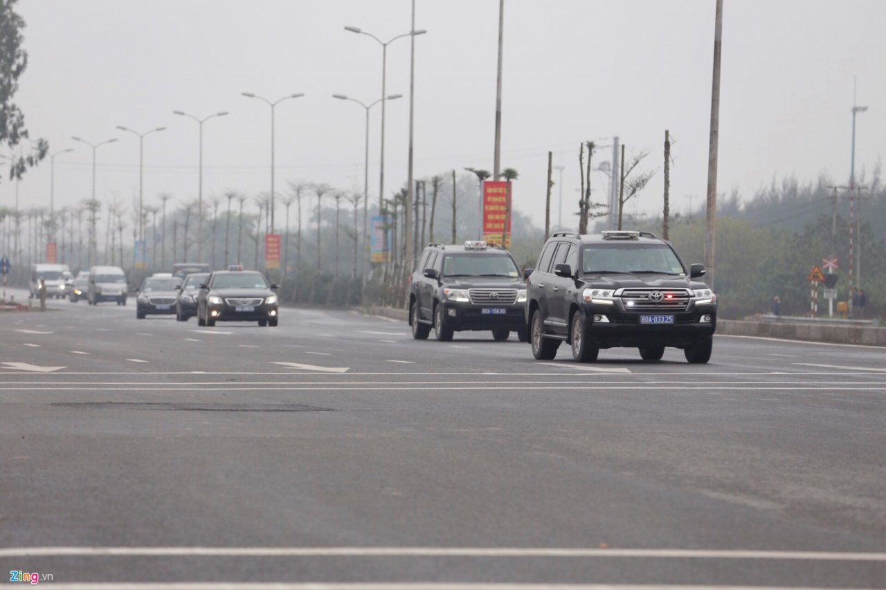 doi-hinh-xe-ho-tong-ong-kim-jong-un-ve-ha-noi-van-hanh-the-nao