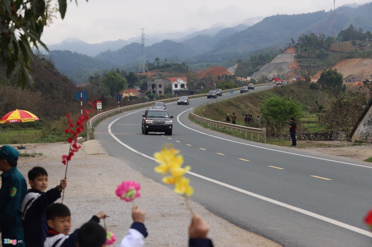 doi-hinh-xe-ho-tong-ong-kim-jong-un-ve-ha-noi-van-hanh-the-nao