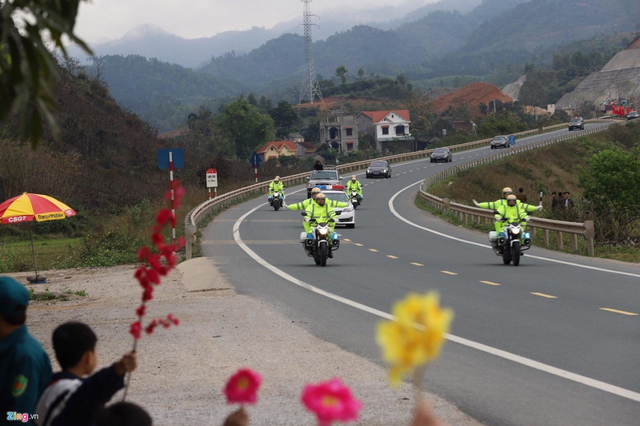 doi-hinh-xe-ho-tong-ong-kim-jong-un-ve-ha-noi-van-hanh-the-nao