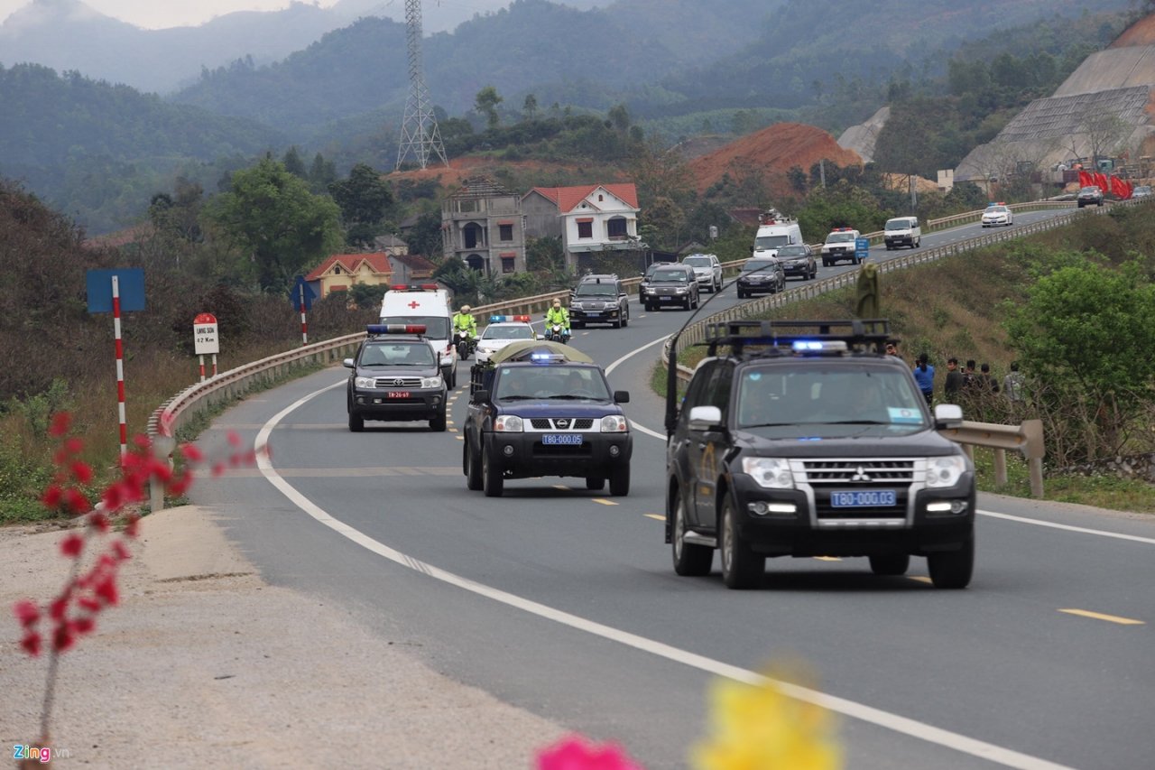 doi-hinh-xe-ho-tong-ong-kim-jong-un-ve-ha-noi-van-hanh-the-nao