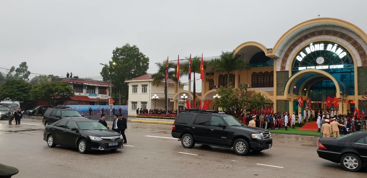 ga-dong-dang-don-doan-tau-boc-thep-cua-chu-tich-kim-jong-un