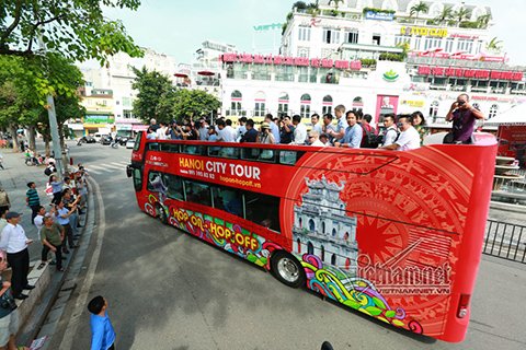 mien-phi-xe-buyt-ha-noi-tang-tour-tham-quan-ha-long-cho-phong-vien-quoc-te-tac-nghiep-hoi-nghi-thuong-dinh-my-trieu