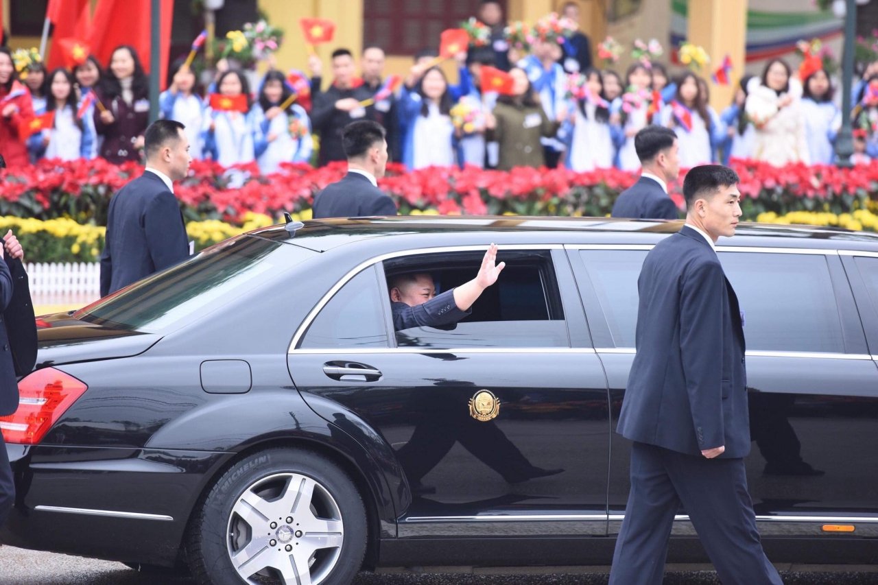 nhung-hinh-anh-dau-tien-cua-ong-kim-jong-un-o-viet-nam