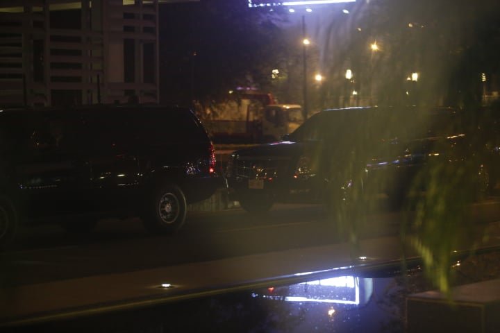 quai-thu-duoc-lau-sach-cho-don-tong-thong-donald-trump-ha-canh-xuong-san-bay-noi-bai