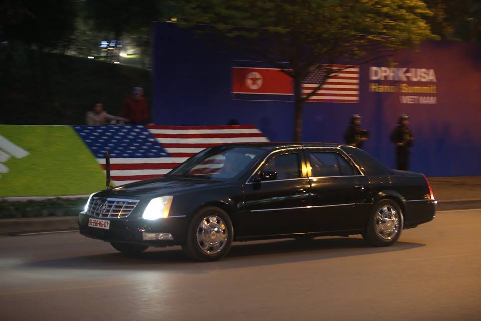 quai-thu-duoc-lau-sach-cho-don-tong-thong-donald-trump-ha-canh-xuong-san-bay-noi-bai