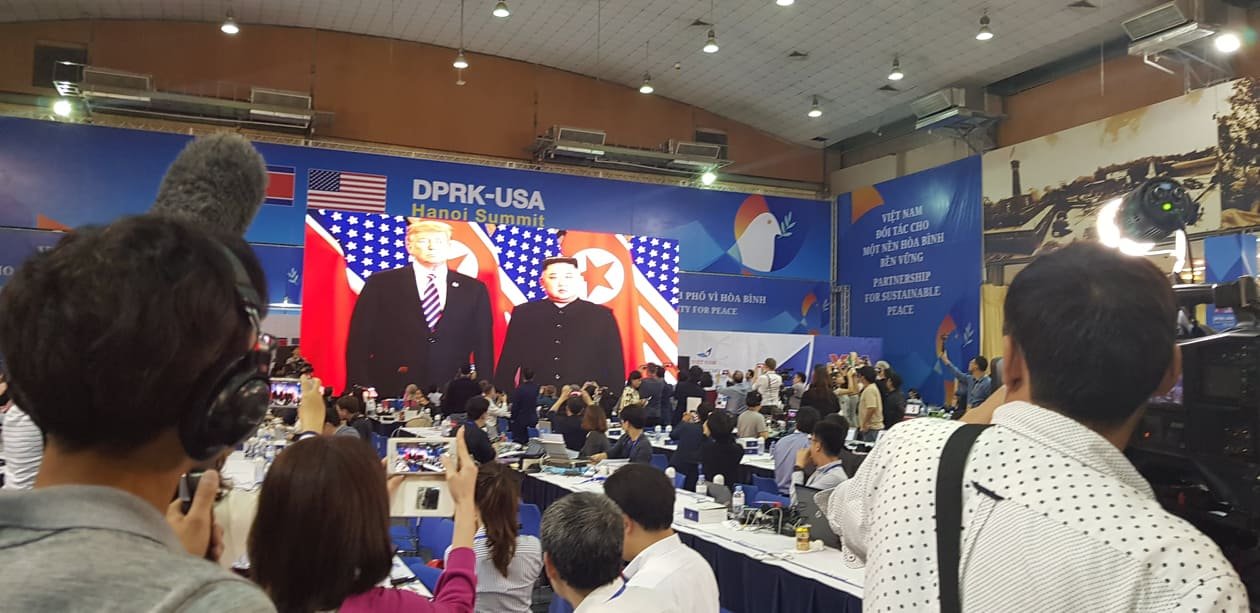 cap-nhat-tong-thong-donald-trump-gap-go-chu-tich-kim-jong-un-o-ha-noi