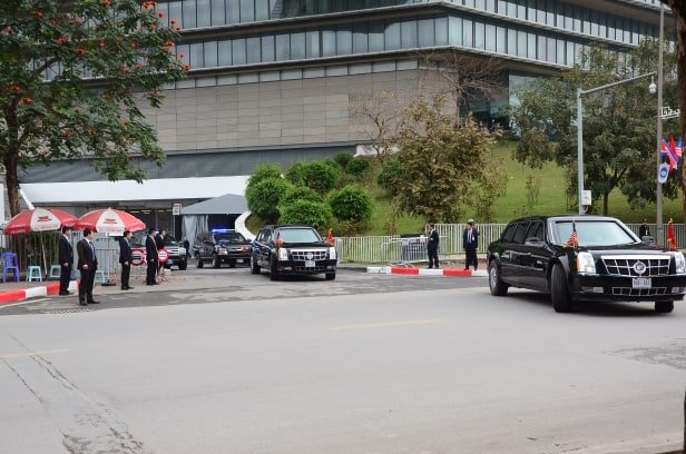doan-xe-quai-thu-cho-tong-thong-donal-trump-roi-khach-san-marriott
