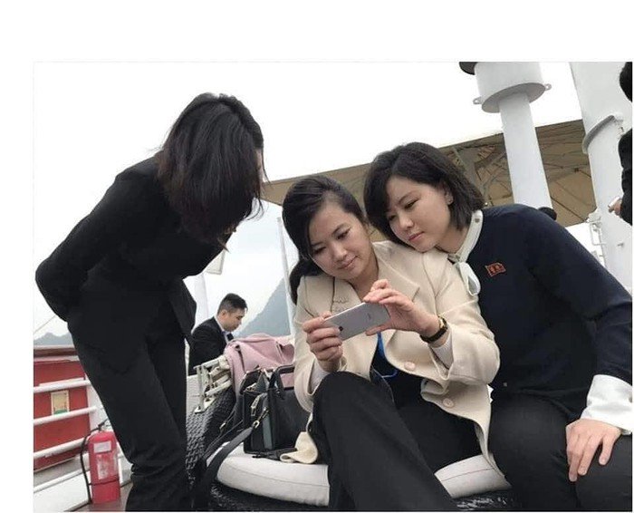 nu-ca-si-quyen-luc-nhat-trieu-tien-khoe-net-xinh-tuoi-tren-vinh-ha-long