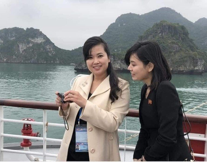 nu-ca-si-quyen-luc-nhat-trieu-tien-khoe-net-xinh-tuoi-tren-vinh-ha-long