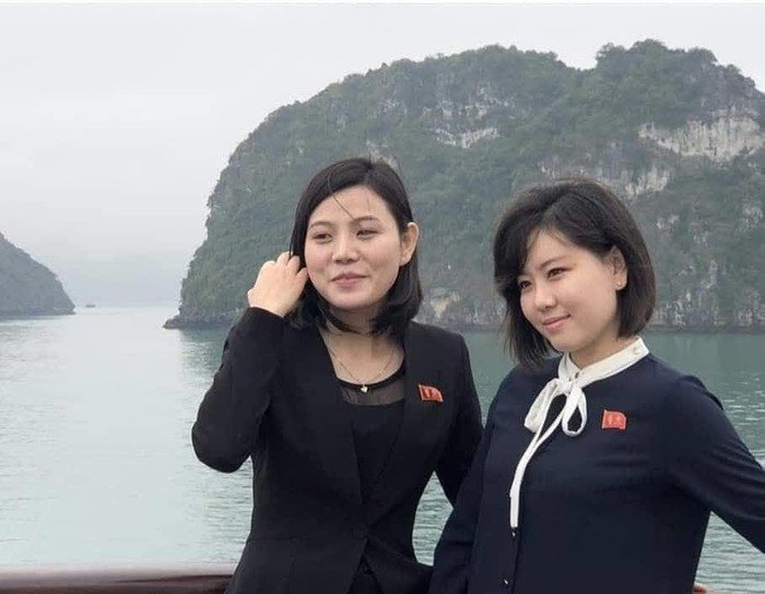 nu-ca-si-quyen-luc-nhat-trieu-tien-khoe-net-xinh-tuoi-tren-vinh-ha-long