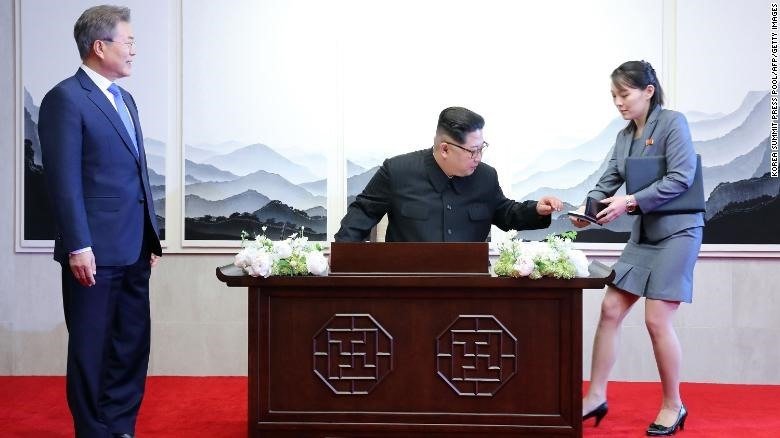 Phong cách thời trang không trộn lẫn của em gái ông Kim Jong-un