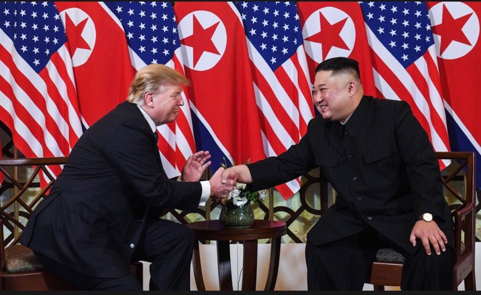 tong-thong-donald-trump-da-noi-gi-voi-chu-tich-kim-jong-un-khi-gap-nhau