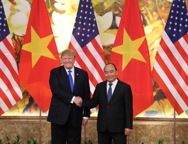 tong-thong-my-vay-co-viet-nam-an-trua-va-toa-dam-voi-thu-tuong-nguyen-xuan-phuc