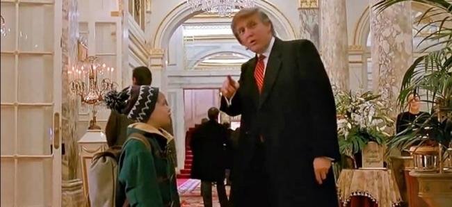 clip-tong-thong-my-donald-trump-trong-o-nha-mot-minh-2-gay-sot-tro-lai