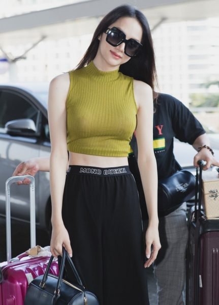 hoa-hau-huong-giang-khoe-vong-1-khung-len-duong-sang-thai-lan-trao-vuong-mien-cho-nguoi-ke-nhiem