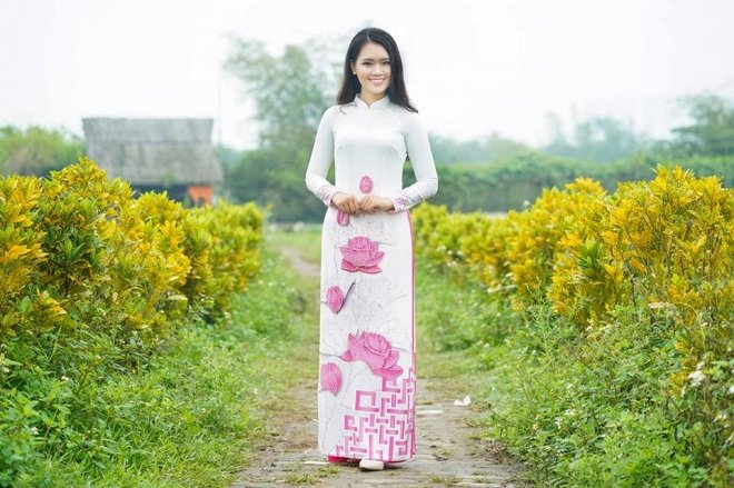 them-hot-girl-noi-tieng-vi-duoc-chon-tang-hoa-tien-tong-thong-donald-trump-ve-my