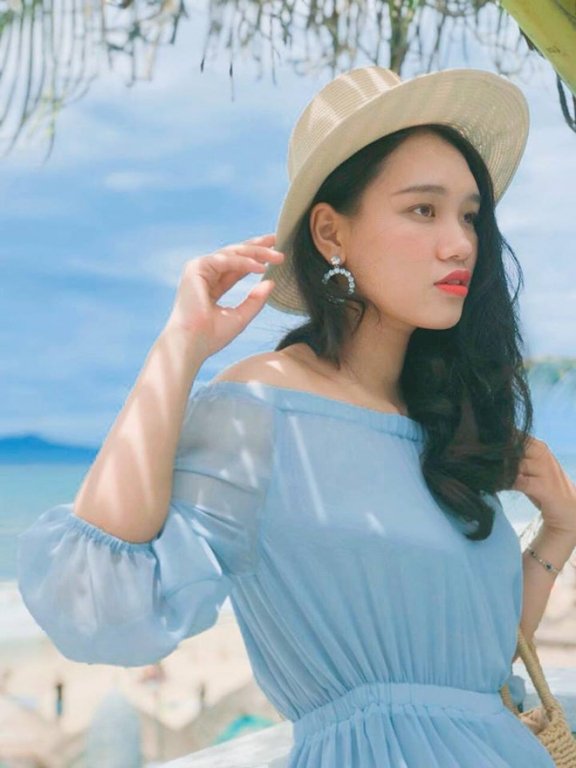 them-hot-girl-noi-tieng-vi-duoc-chon-tang-hoa-tien-tong-thong-donald-trump-ve-my