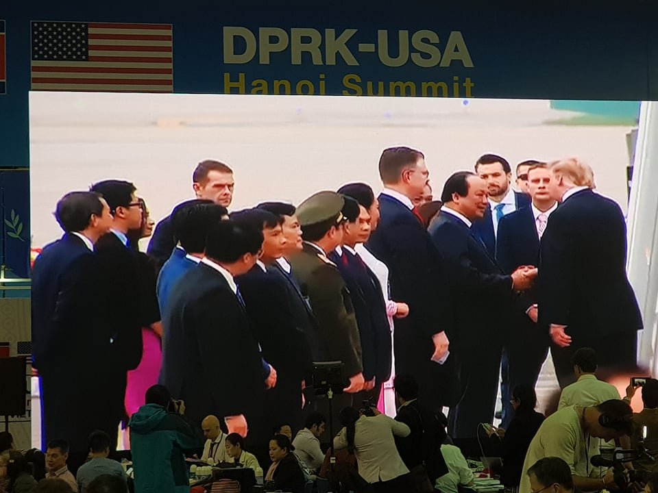 thuong-dinh-my-trieu-ket-thuc-doan-xe-quai-thu-cho-tong-thong-donal-trump-ra-san-bay-ve-nuoc