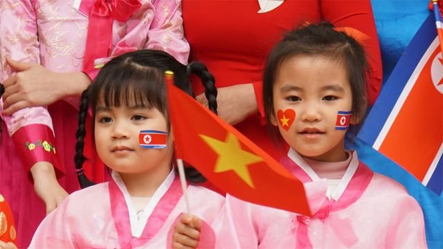 truong-viet-trieu-hoi-hop-mong-cho-chu-tich-kim-jong-un-ghe-tham