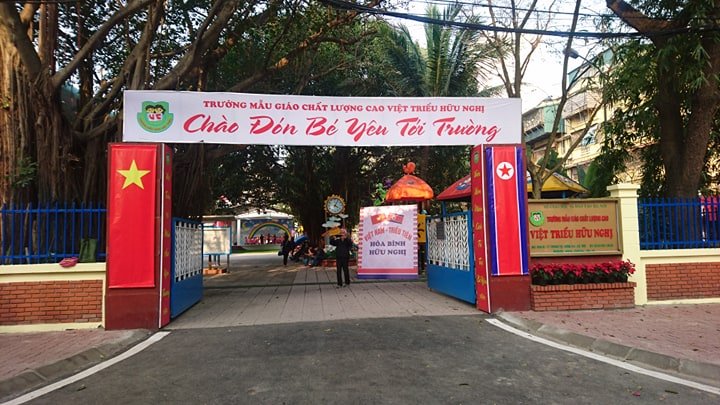 truong-viet-trieu-hoi-hop-mong-cho-chu-tich-kim-jong-un-ghe-tham
