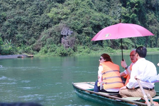 doan-phong-vien-quoc-te-tram-tro-truoc-ve-dep-cua-di-san-kep-trang-an