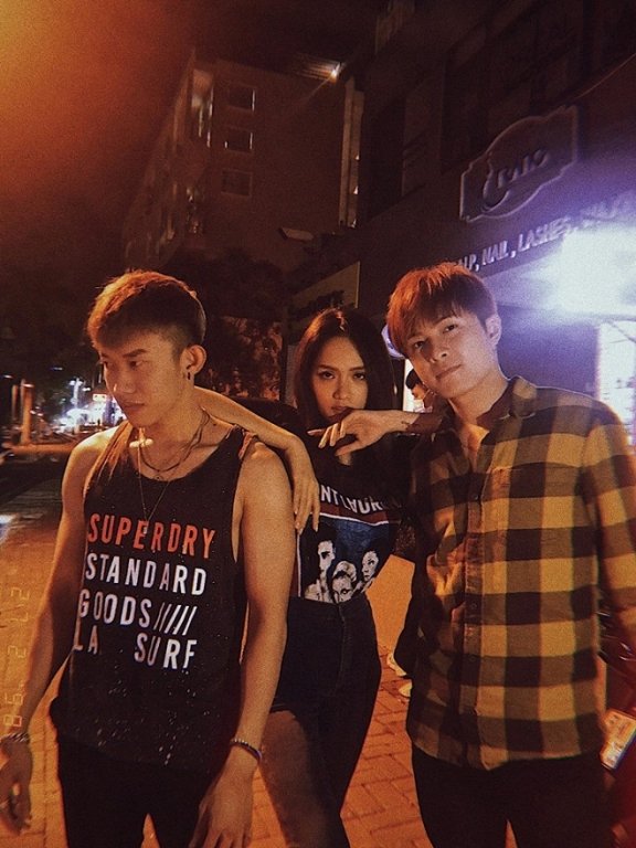 sao-viet-hom-nay-mai-phuong-thuy-khoe-duong-cong-goi-cam