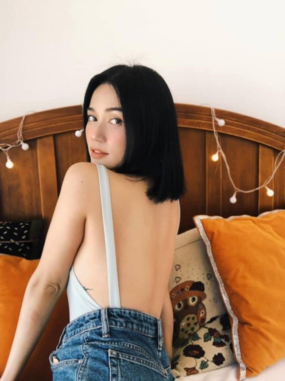 sao-viet-hom-nay-mai-phuong-thuy-khoe-duong-cong-goi-cam