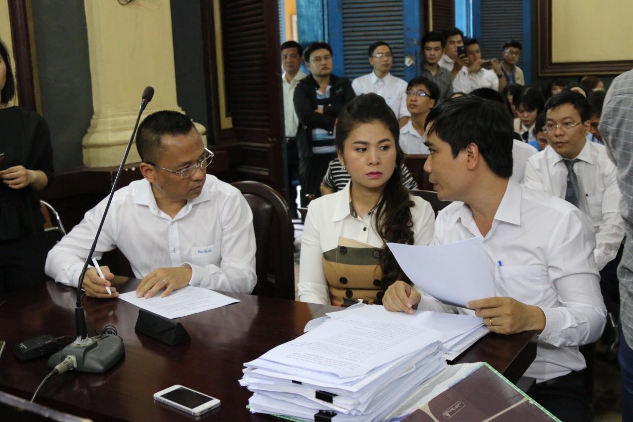 tam-hoan-phien-toa-xet-xu-vu-ly-hon-cua-vo-chong-ong-chu-trung-nguyen