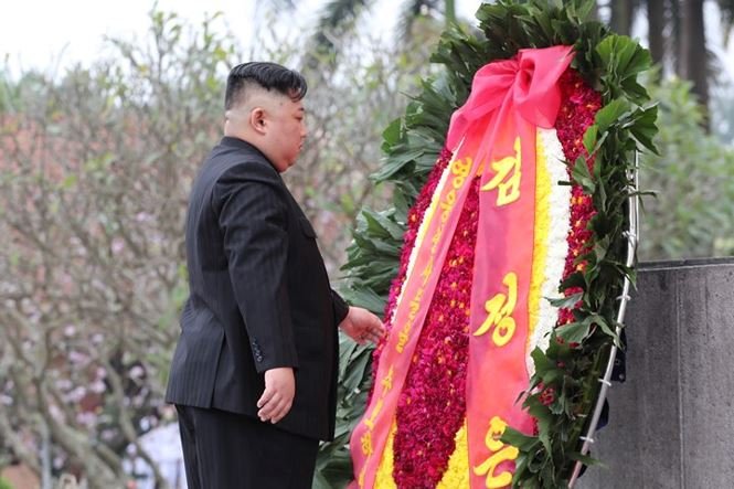 Ông Kim Jong Un viếng Chủ tịch Hồ Chí Minh - ảnh 1