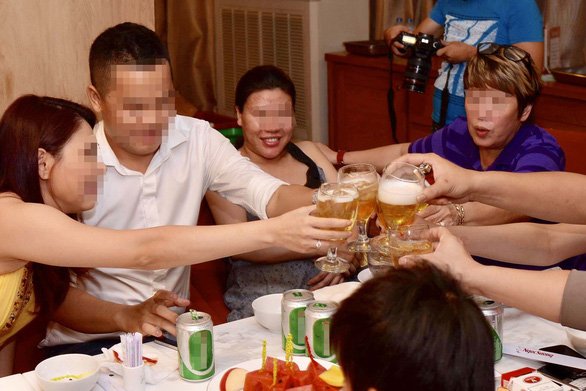 Khi quý cô 'chơi tới bến'...