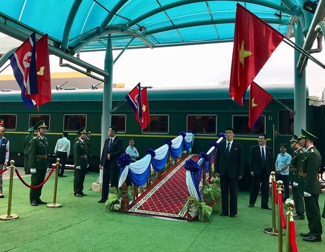 truc-tiep-doan-tau-boc-thep-cua-chu-tich-trieu-tien-kim-jong-un-da-den-ga-dong-dang