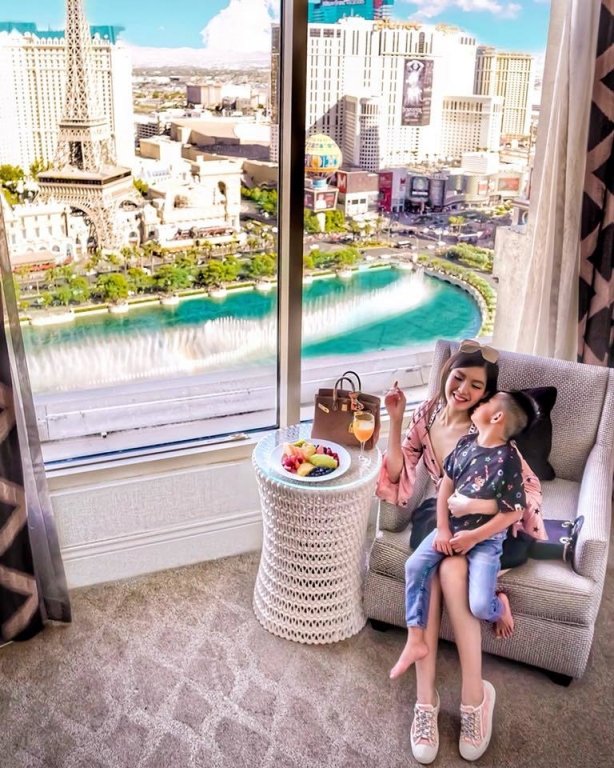 Con gái đại gia Việt buôn siêu xe và cuộc sống xa hoa ở Mỹ