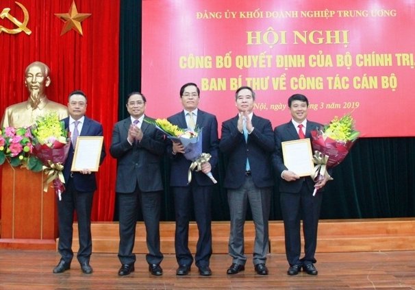 bo-chinh-tri-ban-bi-thu-dieu-dong-bo-nhiem-nhan-su-tu-tinh-ve-trung-uong
